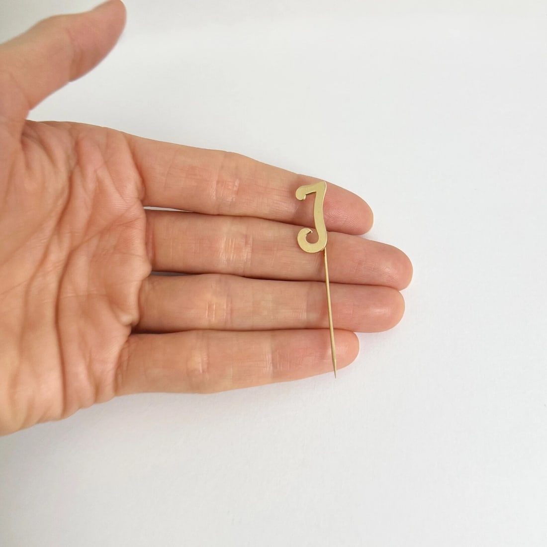 Vintage 1980's Letter T Initial Lapel Stick Pin 14K Yellow Gold, 1.35 Grams - 2