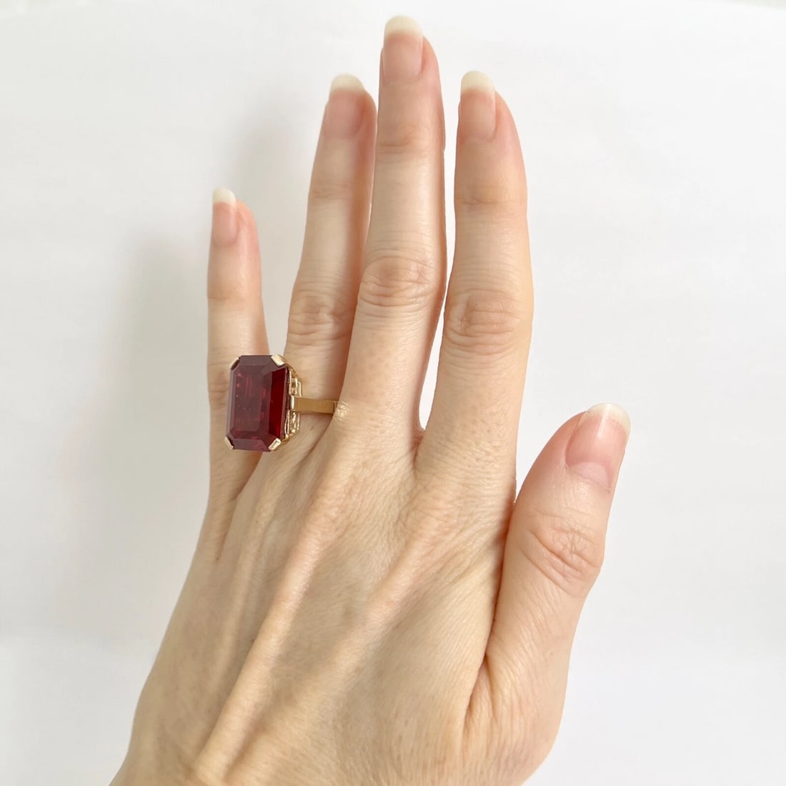 Vintage 1960's Red Gemstone Cocktail Ring 12K Yellow Gold, 9.31 Gr - 4