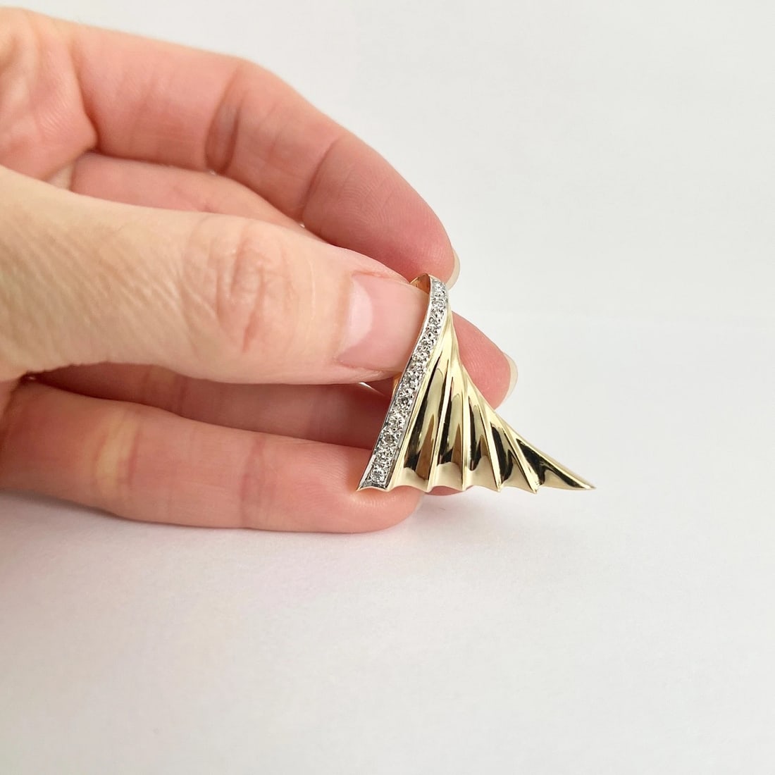 Vintage Asymmetrical Diamond Fan Necklace Pendant 14K Yellow Gold, 6.29 Grams - 3