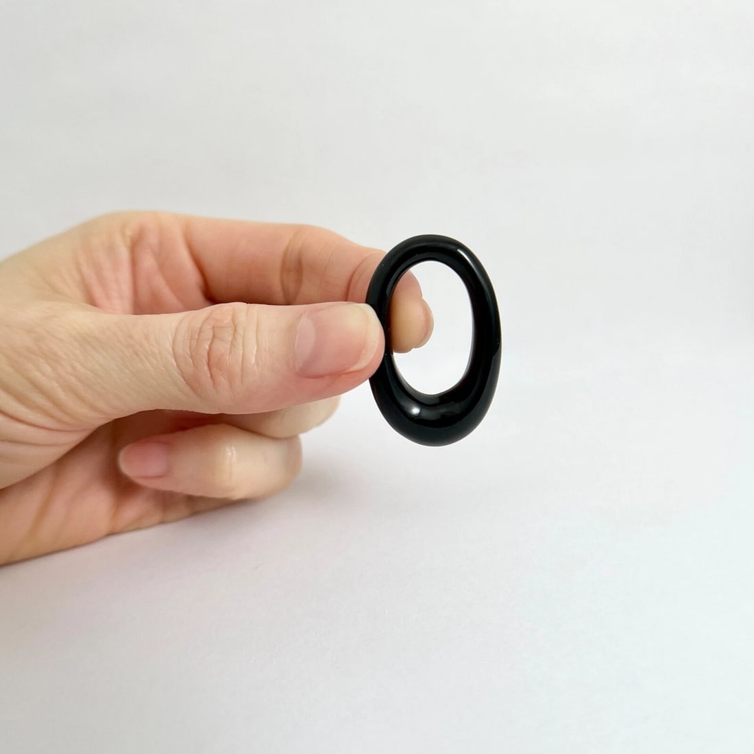 Vintage 1960's Mod Black Lucite Oval Necklace Pendant, 5.87 Grams - 2