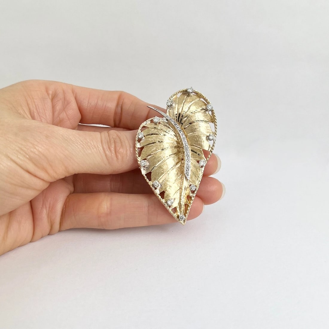 Vintage 1950's Diamond Leaf Brooch Pin 14K Yellow Gold, 12.16 Grams - 3