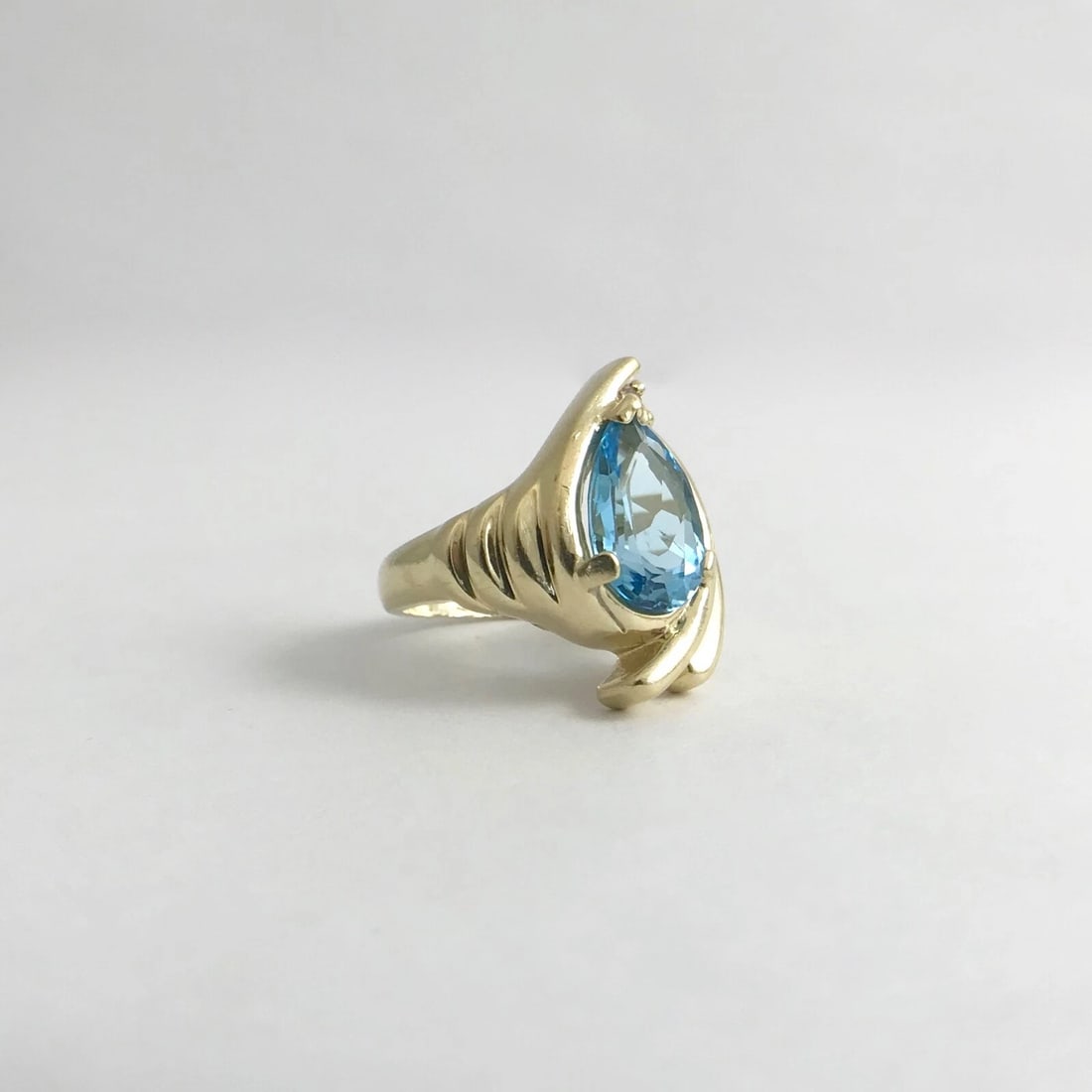 Vintage Pear Blue Topaz Diamond Cocktail Ring 14K Yellow Gold, 5.55 CTW, 6.42 Gr - 7