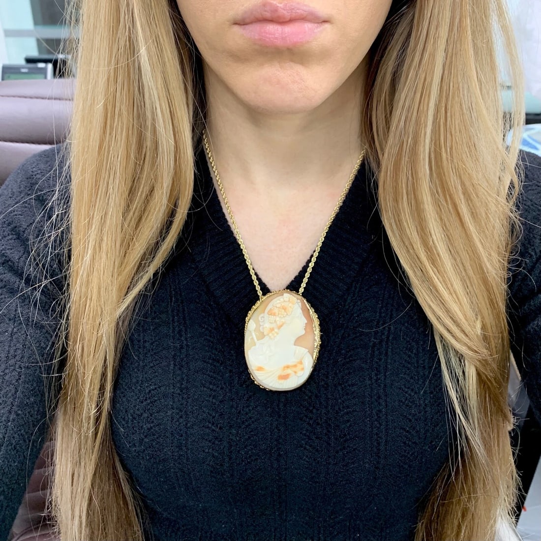 Antique Victorian Cameo Shell Pendant Brooch Pin Yellow Gold Plated, 24.19 Grams - 5