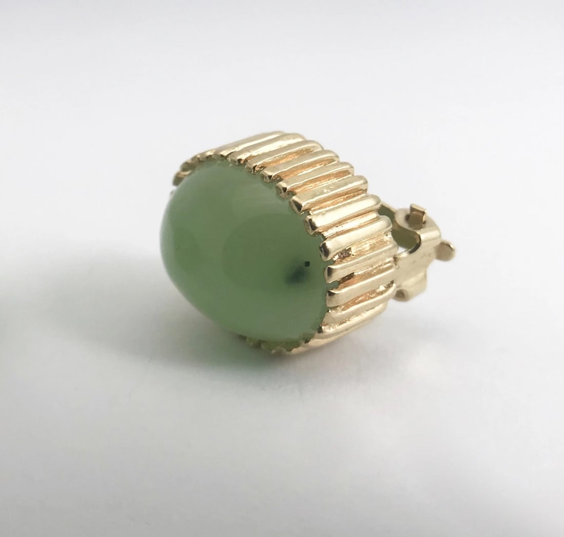 Vintage Oval Green Jade Stud Earrings 14K Yellow Gold Non-Pierced Clip On, 13 Gr - 12