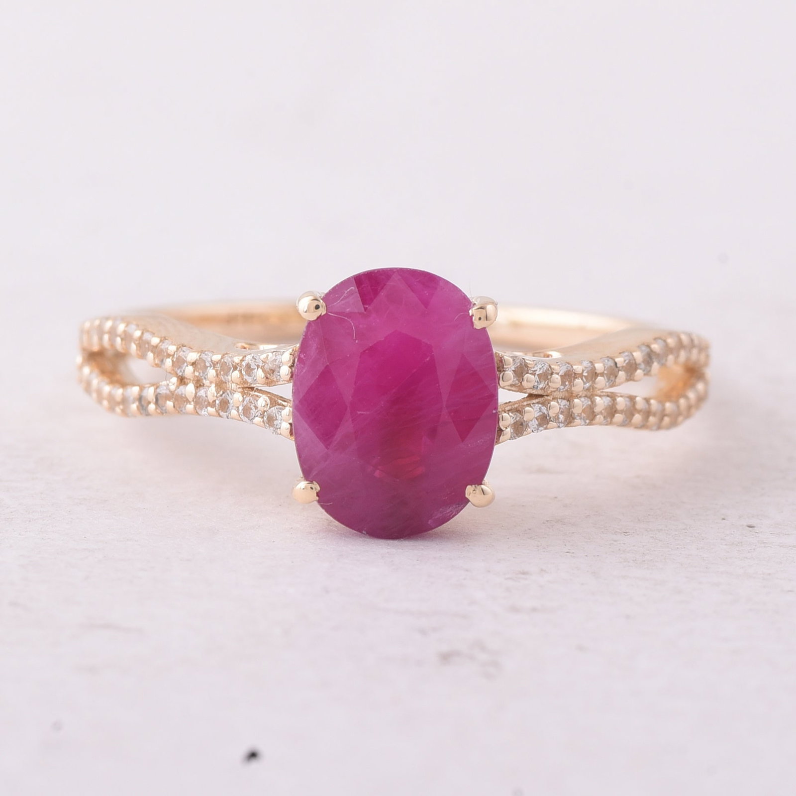 2.34 Ct Oval Ruby 9K Gold Ring (1 of 5)