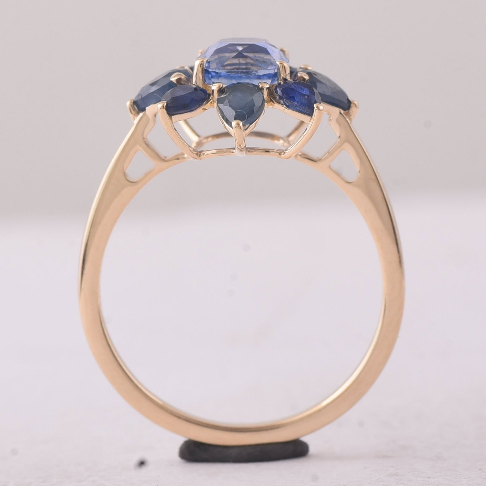 2.83 Ct Cushion Sapphire 9K Gold Ring - 4