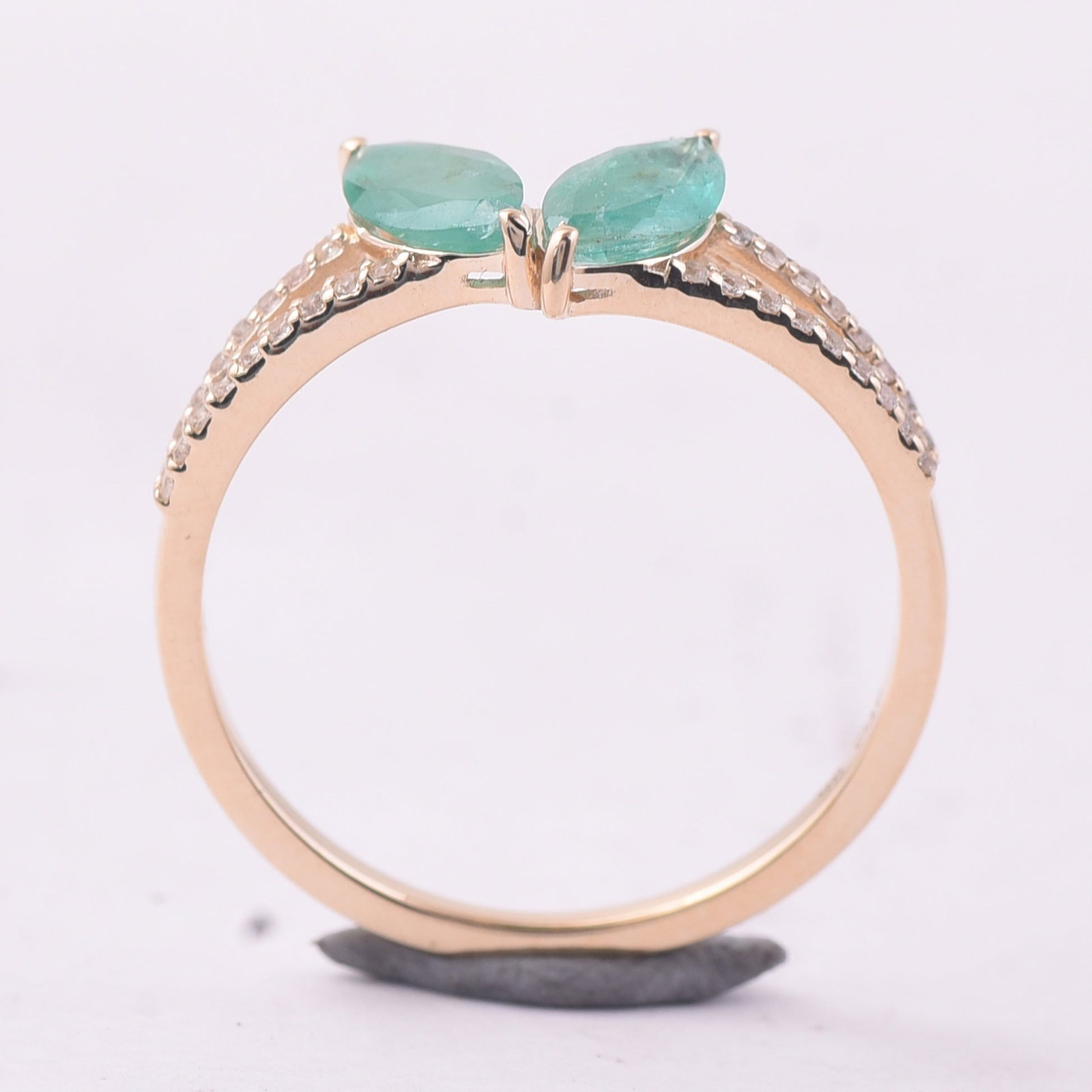 0.89 Ct Marquise Emerald 9K Gold Ring - 4