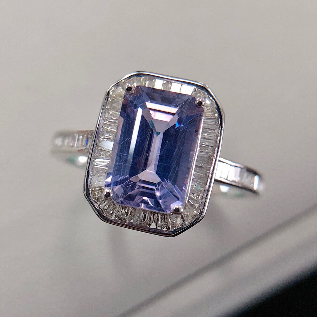 14K GOLD 2.64 CTW NATURAL SAPPHIRE & DIAMOND RING: Title:14K GOLD 2.64 CTW NATURAL SAPPHIRE & DIAMOND RING Description:Ref:230528667Gold Content:14K GoldRing Size:7.25USMain Gemstone:SapphireNumber of stones:1Shape:OctagonalCarat Weight:2.31ct Color:V