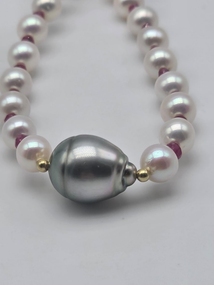 5.5 to 6 mm Akoya pearl necklace with faceted ruby ??spacers and a Tahitian pearl centerpiece, - 5