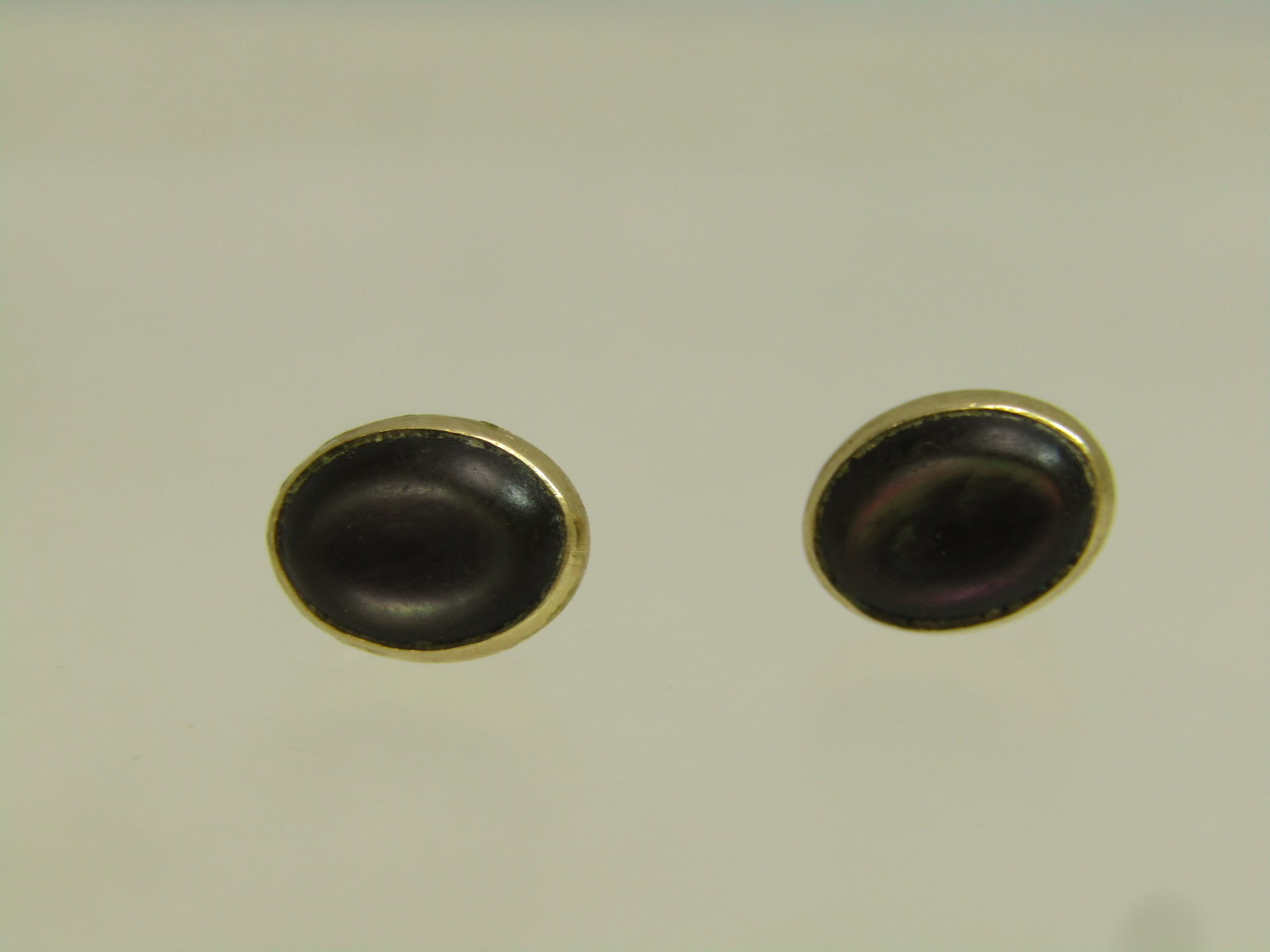 Vintage 14kt Black Mother-of-Pearl Stud Earrnigs, 1960's - 5