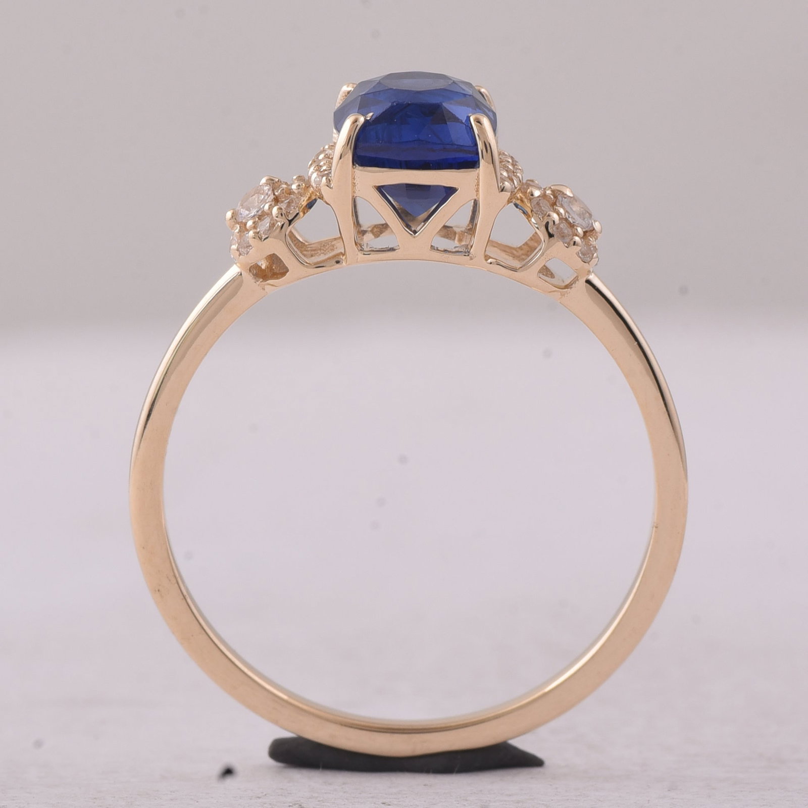 1.68 Ct Cushion Sapphire 9K Gold Ring - 4