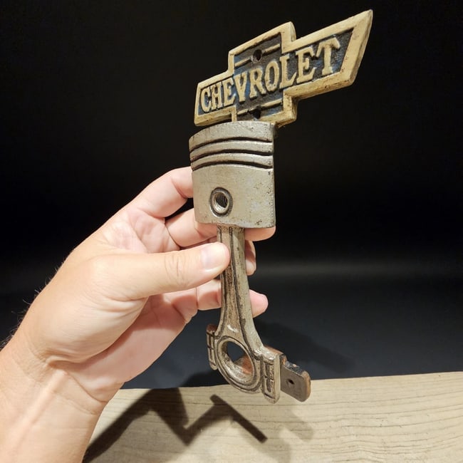 9 3/4" Cast Iron Chevrolet Door Gate Handle: Title:9 3/4" Cast Iron Chevrolet Door Gate HandleDescription:Description9 3/4" Tall x 5" wideGreat reproduction handmade handle, all cast iron. Wonderful detail.Reserve: $25.00Shipping:Domestic: Flat-