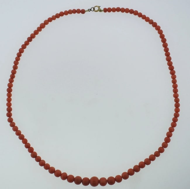 BEAUTIFUL RED CORAL GRADUATED VICTORIAN C.1900 STRAND NECKLACE: DescriptionTitle: BEAUTIFUL RED CORAL GRADUATED VICTORIAN C.1900 STRAND NECKLACEDescription:Fine Jewelry, Arts & AntiquesPurveyors and Purchasers ofAntique and Estate Pieces,N-TOOGORGEOUSRED CORALSTRA