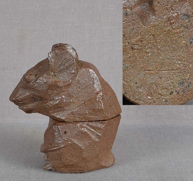 1920s tea ceremony Japanese ceramic KOGO seated RAT signed: Late Meiji to early Showa (1910s - 1930s) Japanese pottery kogo (box for holding incense during tea ceremony) in a form of a rat seated on its haunches and cleaning its front paws. Wonderful piece in