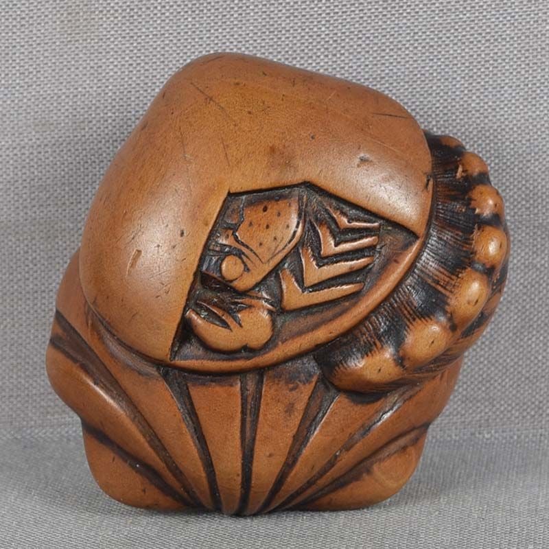 18c netsuke CRAB & different SEASHELLS (1 of 6)