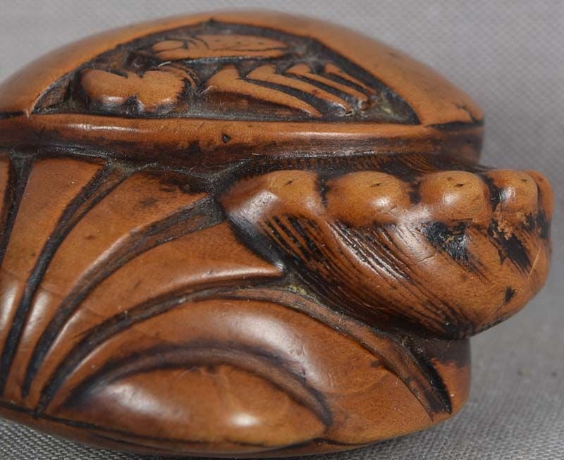 18c netsuke CRAB & different SEASHELLS - 6