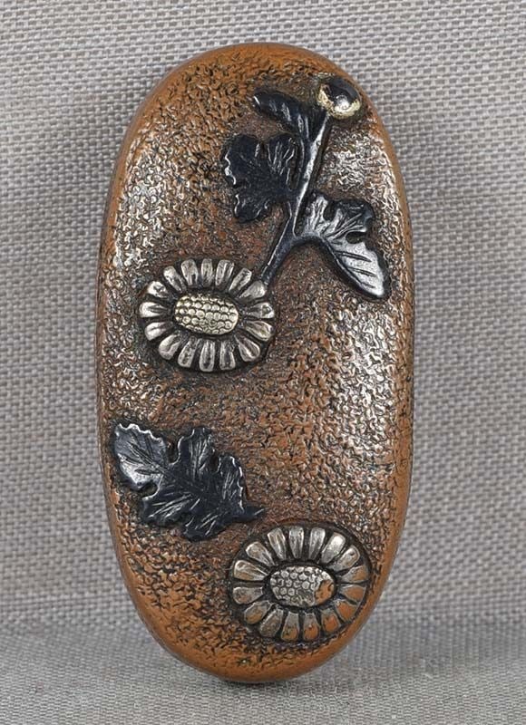 19c Japanese sword KASHIRA CHRYSANTHEMUM (1 of 5)