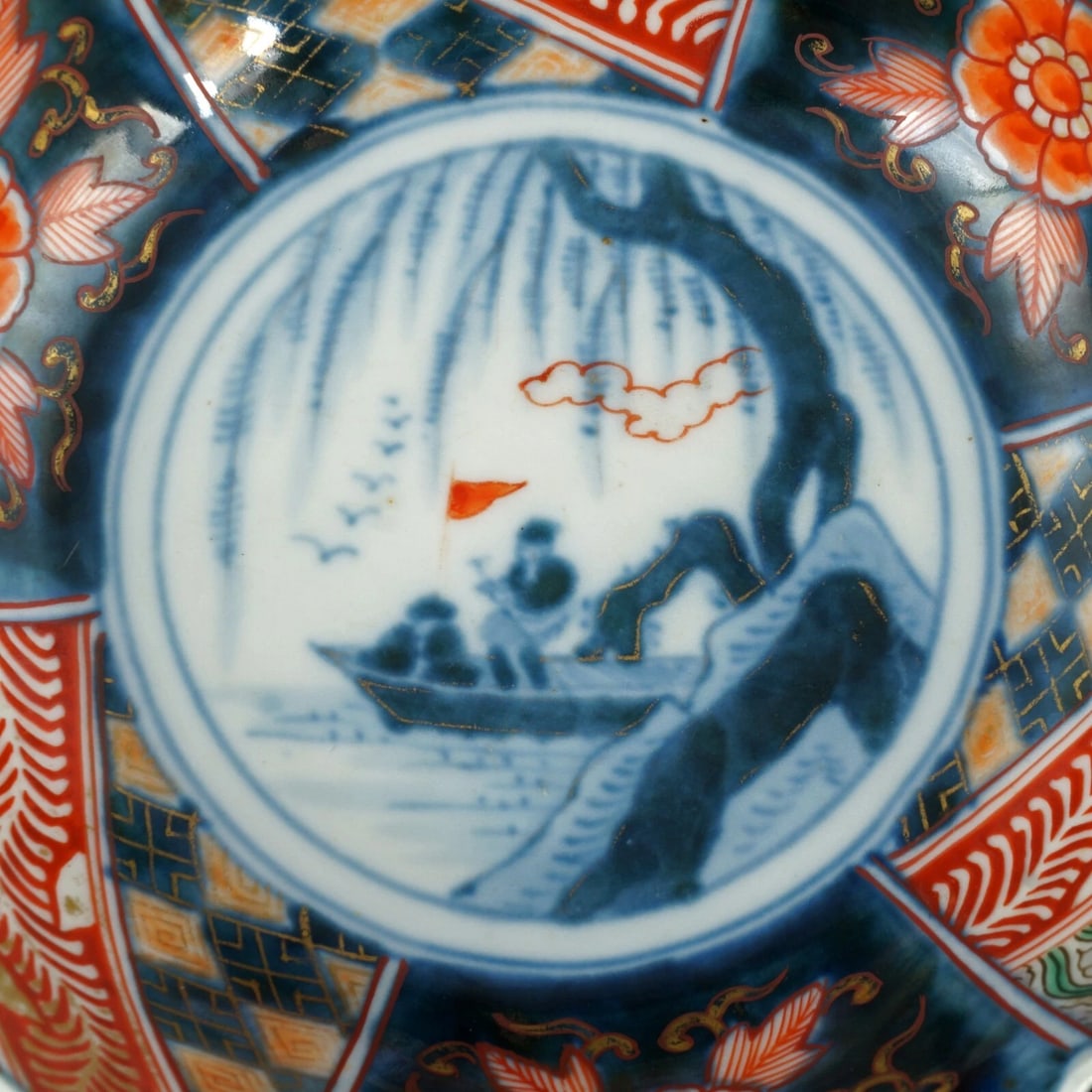 Japanese Imari Bowl with Boat Scene 19th C - 4