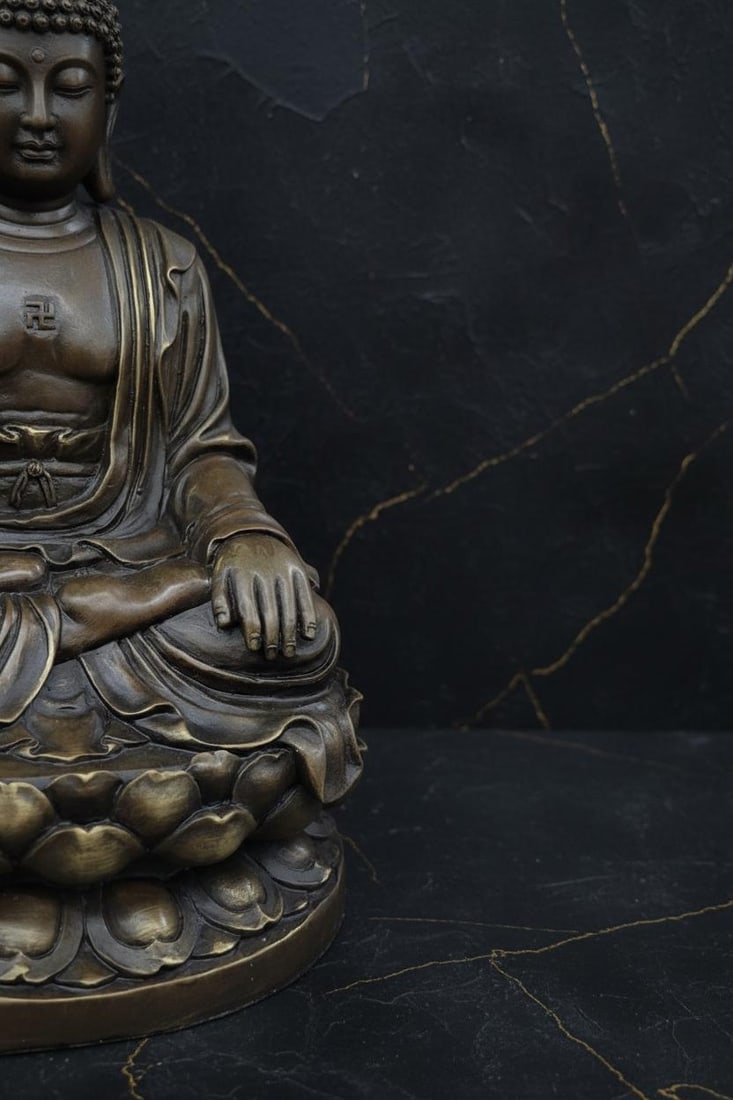 Meditating Shakyamuni Buddha Bronze Sculpture, Earth Touching Pose Signed B.C. Zhang - 7