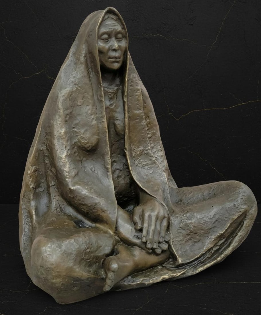 Signed Thomas Bronze Sculpture of a Meditating Native American Shaman Figure - 2