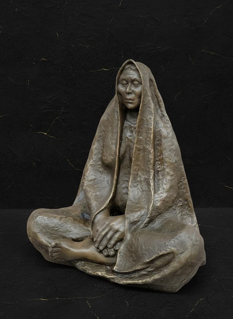 Signed Thomas Bronze Sculpture of a Meditating Native American Shaman Figure - 3