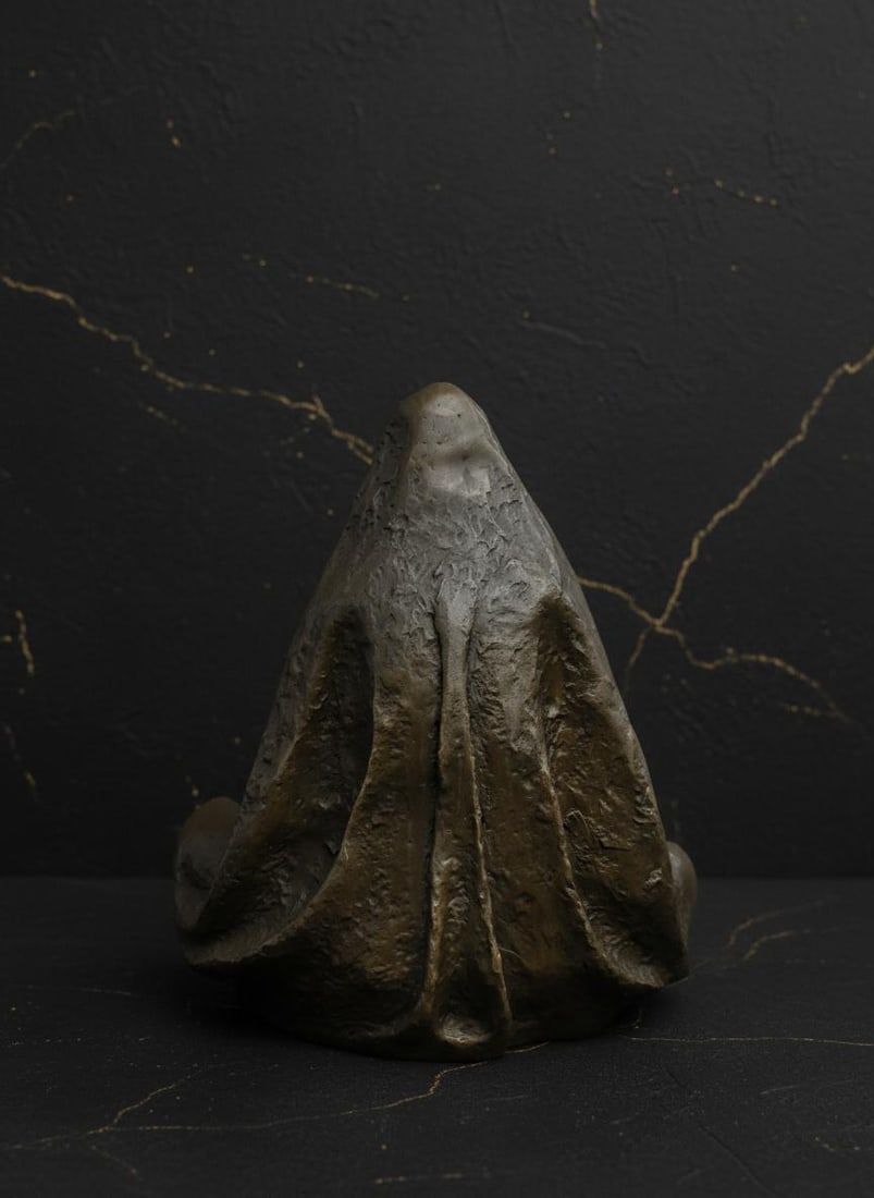 Signed Thomas Bronze Sculpture of a Meditating Native American Shaman Figure - 5