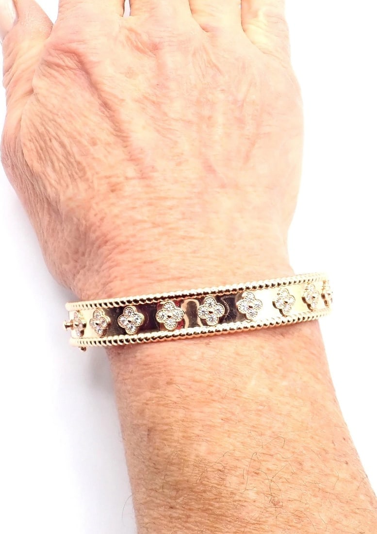 Authentic! Van Cleef & Arpels 18k Rose Gold Diamond Clovers Bangle Bracelet - 12