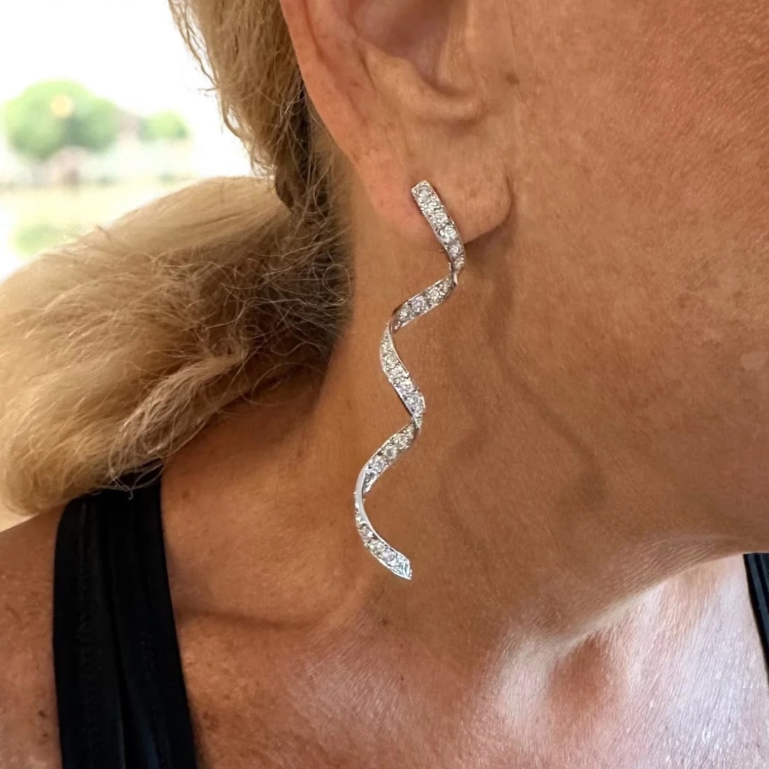 Authentic! Harry Winston Platinum Diamond Twisted Long Hanging Drop Earrings - 2