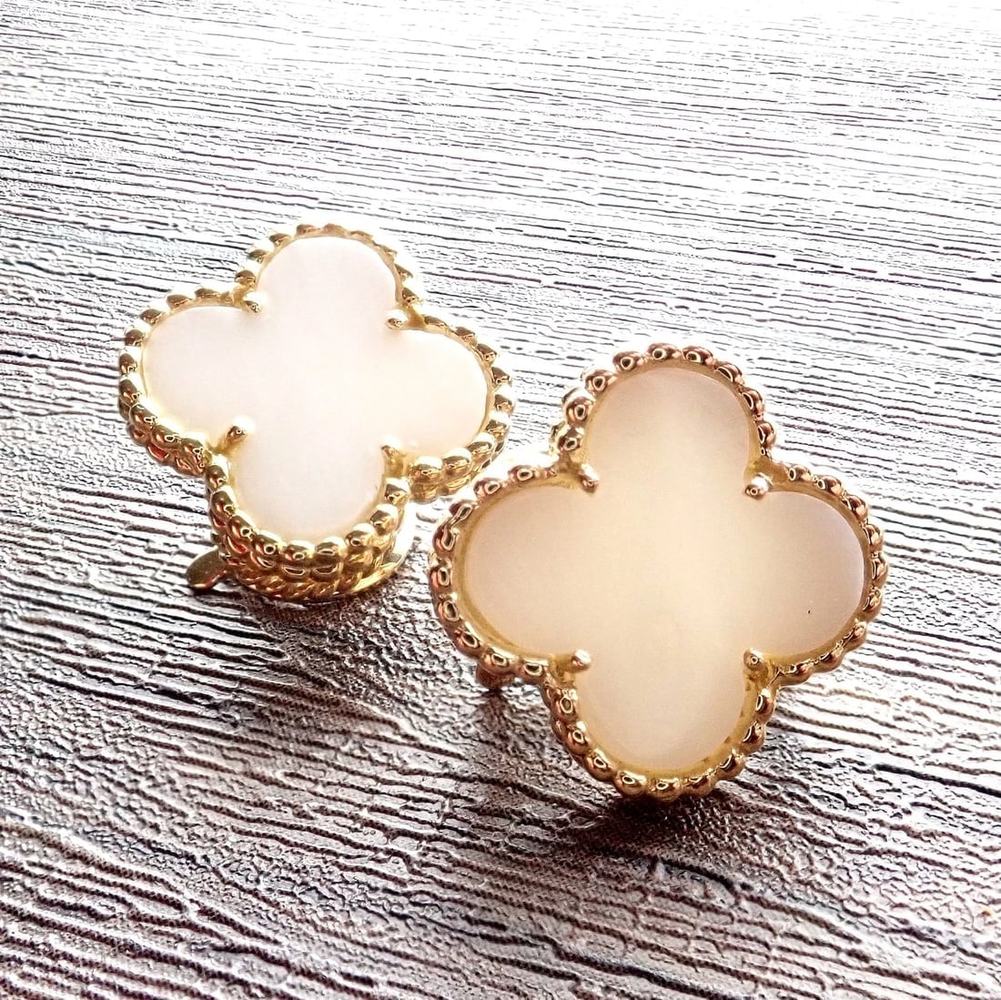 Rare! Van Cleef & Arpels Vintage Alhambra 18k Yellow Gold White Coral Earrings - 8