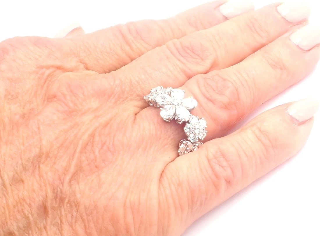 Authentic! Van Cleef & Arpels Folie des Pres 18k White Gold Diamond Flower Ring - 12