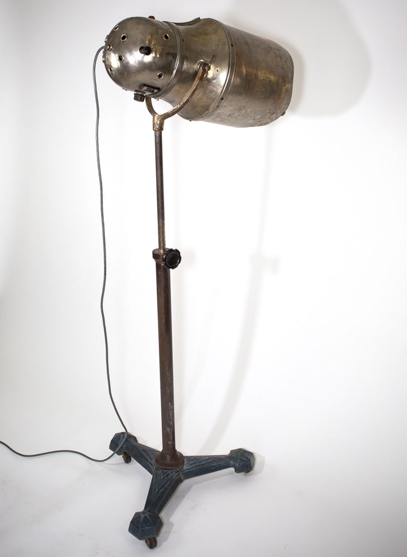 Home / FRENCH ART DECO PROFESSIONAL HAIR DRYER REFURBISHED AS FLOOR LAMP SPOT (1 of 6)