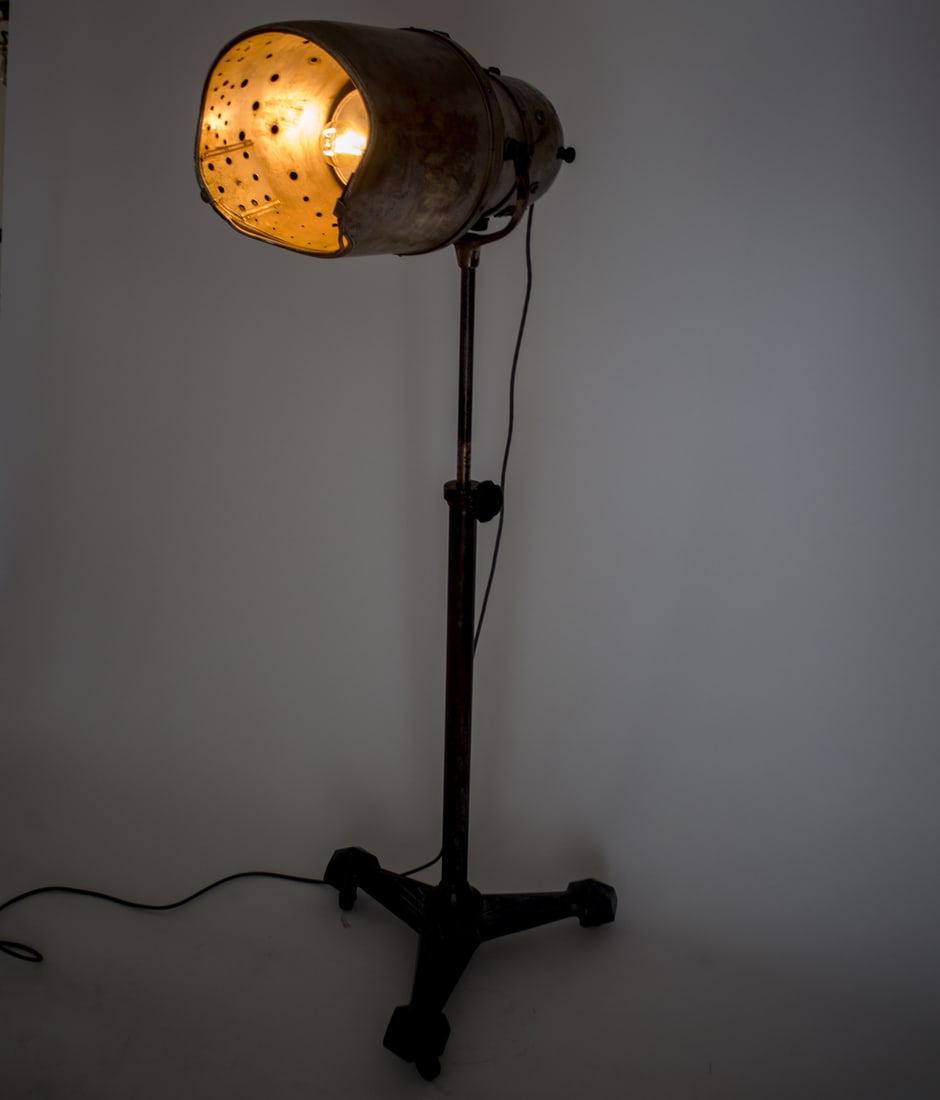 Home / FRENCH ART DECO PROFESSIONAL HAIR DRYER REFURBISHED AS FLOOR LAMP SPOT - 2