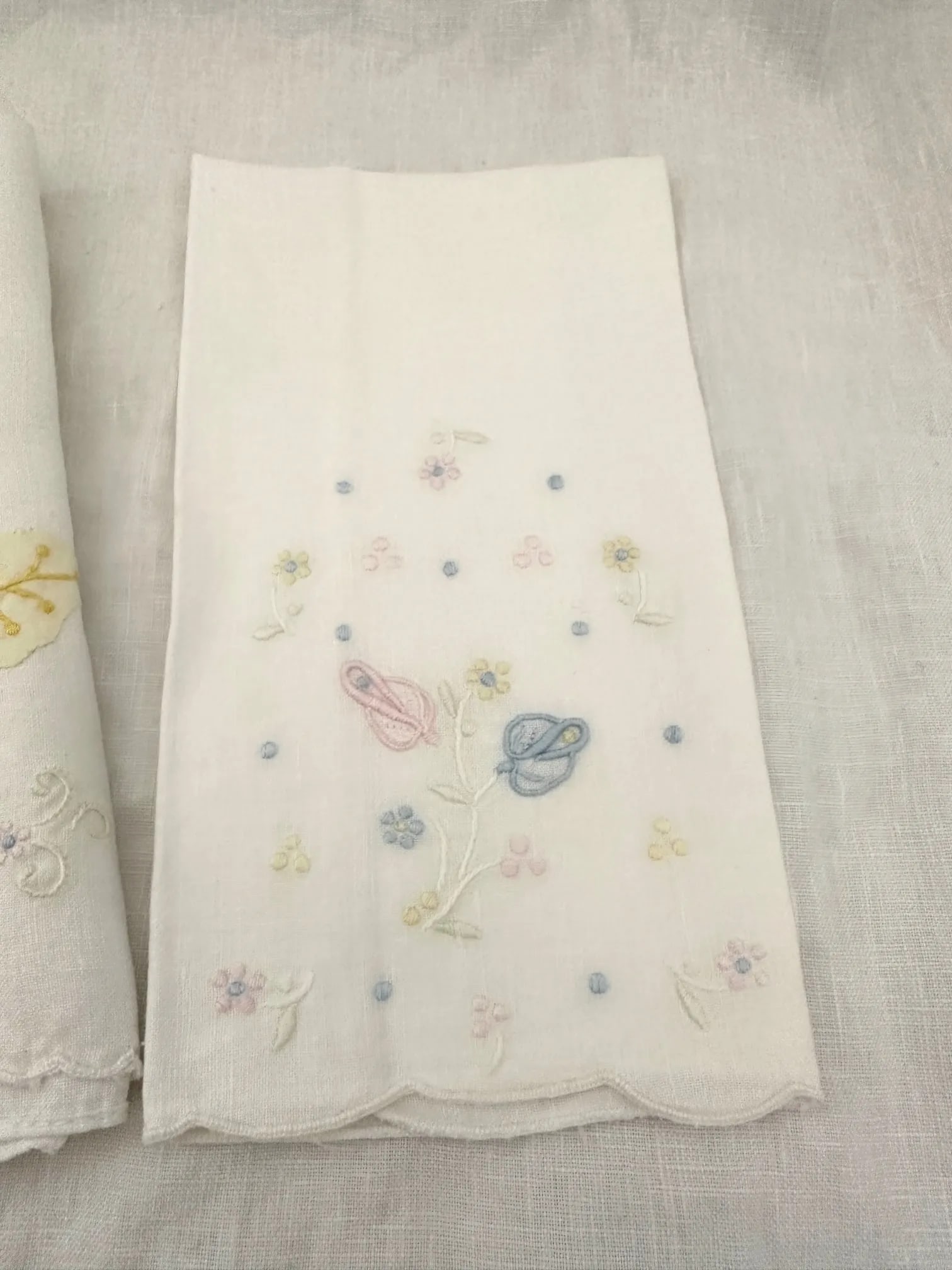 Vintage Embroidered Floral Napkins-A Set - 5