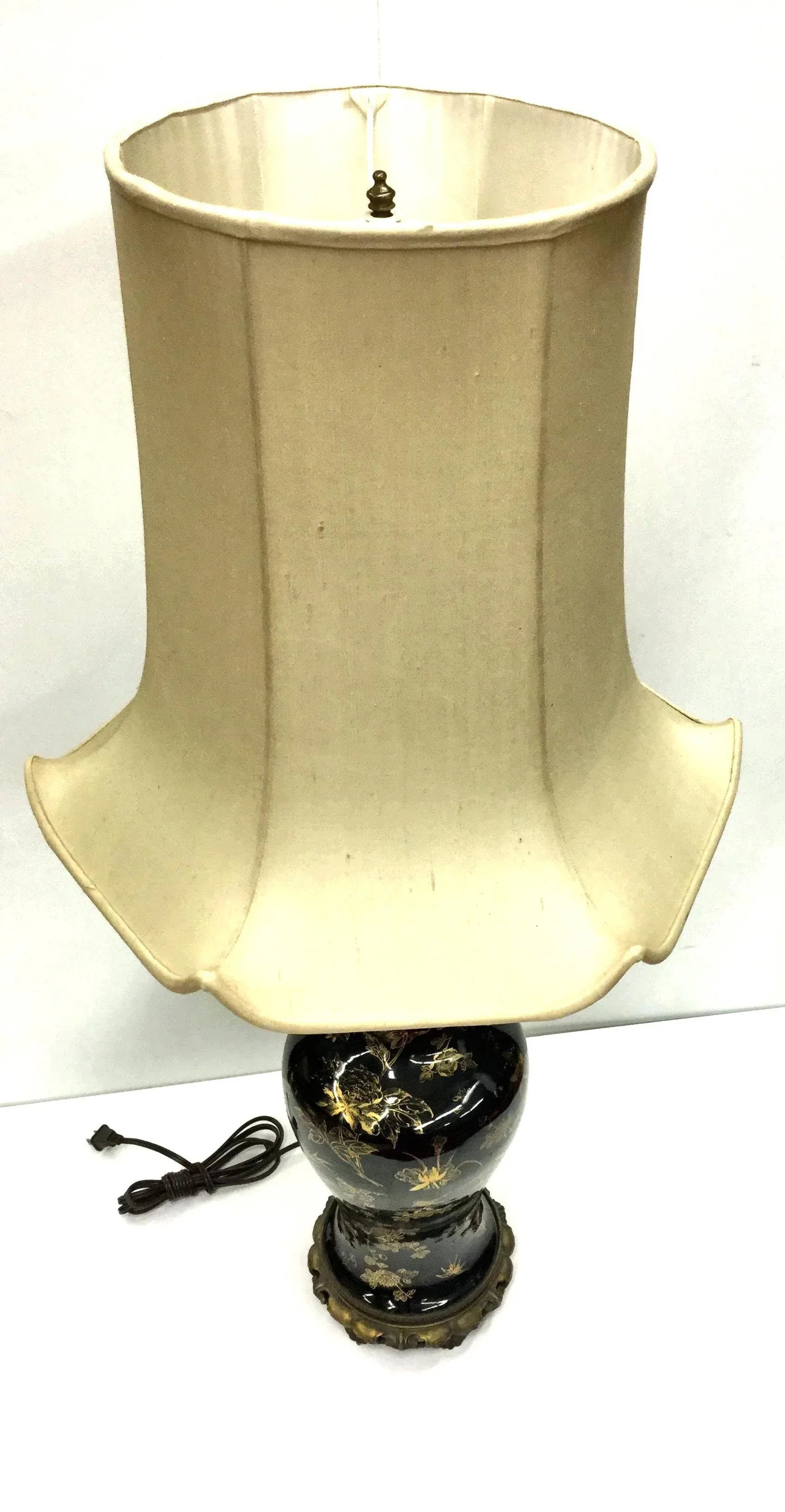 1960s Tall Chinese Porcelain Table Lamp - 7