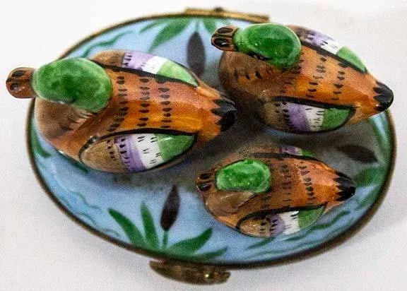 Limoges France Peint Main Enamel Porcelain Mom 3 Ducklings Keepsake Trinket Box - 3