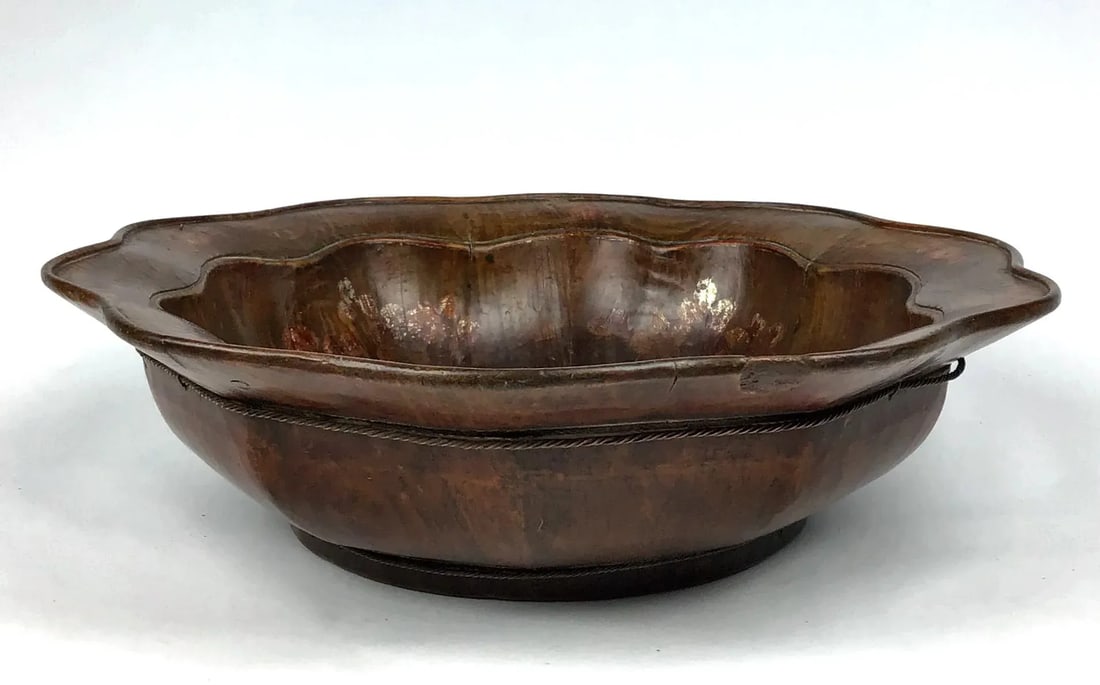 19th Century Chinese Qing Gilt Painted & Carved Wooden Bowl - 4