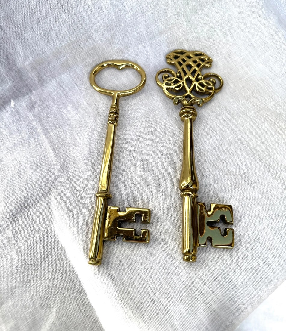 Vintage Pair of Brass Key Paperweights - 2