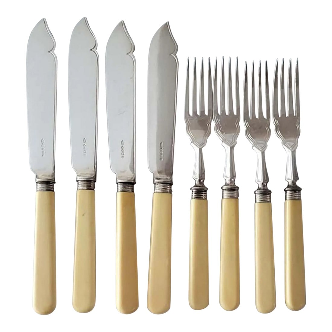 W & H Art Deco Fish Cutlery Set - 8 Pieces: Set of 8 Art Deco fish knives & forks for 4 persons. The handles appear to be bakelite and the silver plate features delicate engraving on metal parts. The knives are hallmarked W H & S (Walker & Hall