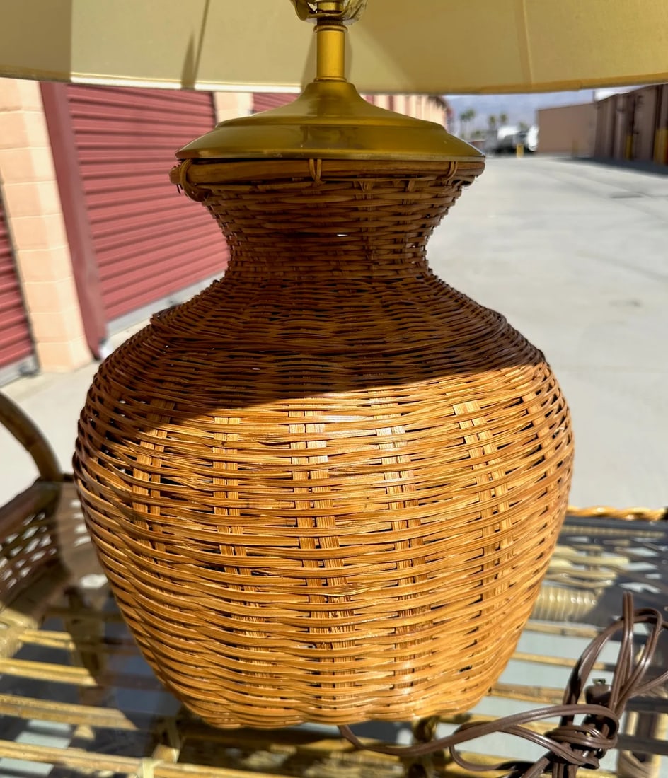 Rustic European Woven Rattan Table Lamp - 2