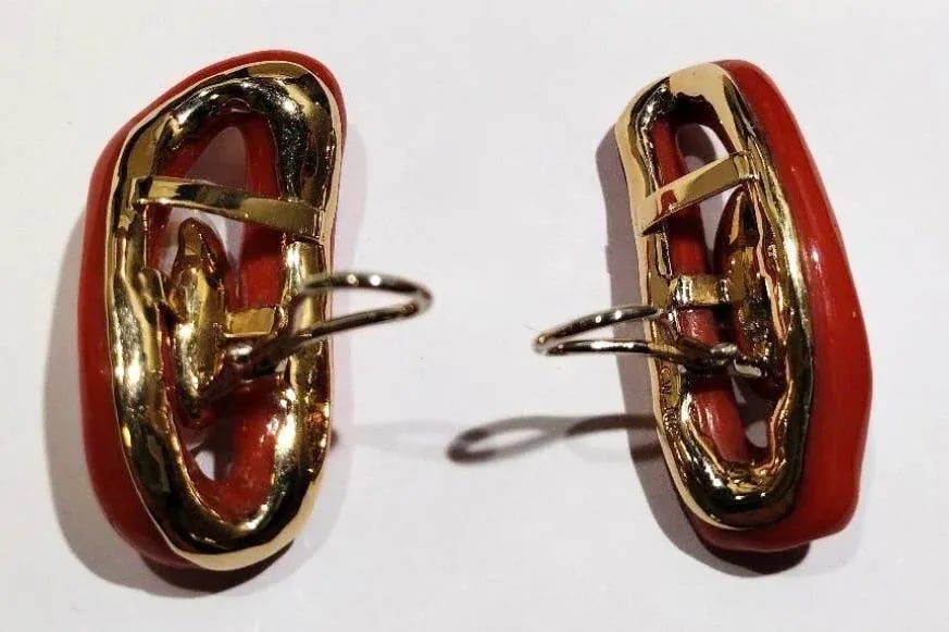 Pair of Natural Coral Loops and Freshwater Pearl Earrings in 18k Yellow Gold. - 2