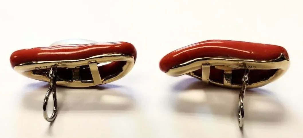 Pair of Natural Coral Loops and Freshwater Pearl Earrings in 18k Yellow Gold. - 3