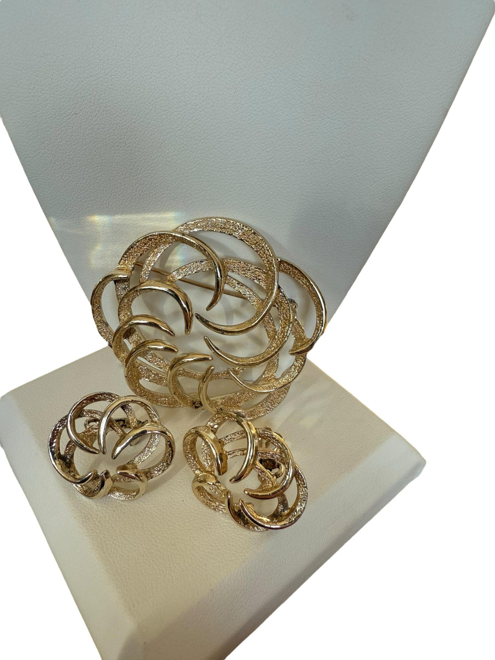 Vintage Brooch and Earring Set Gold Tone Swirl Sarah Coventry - 7