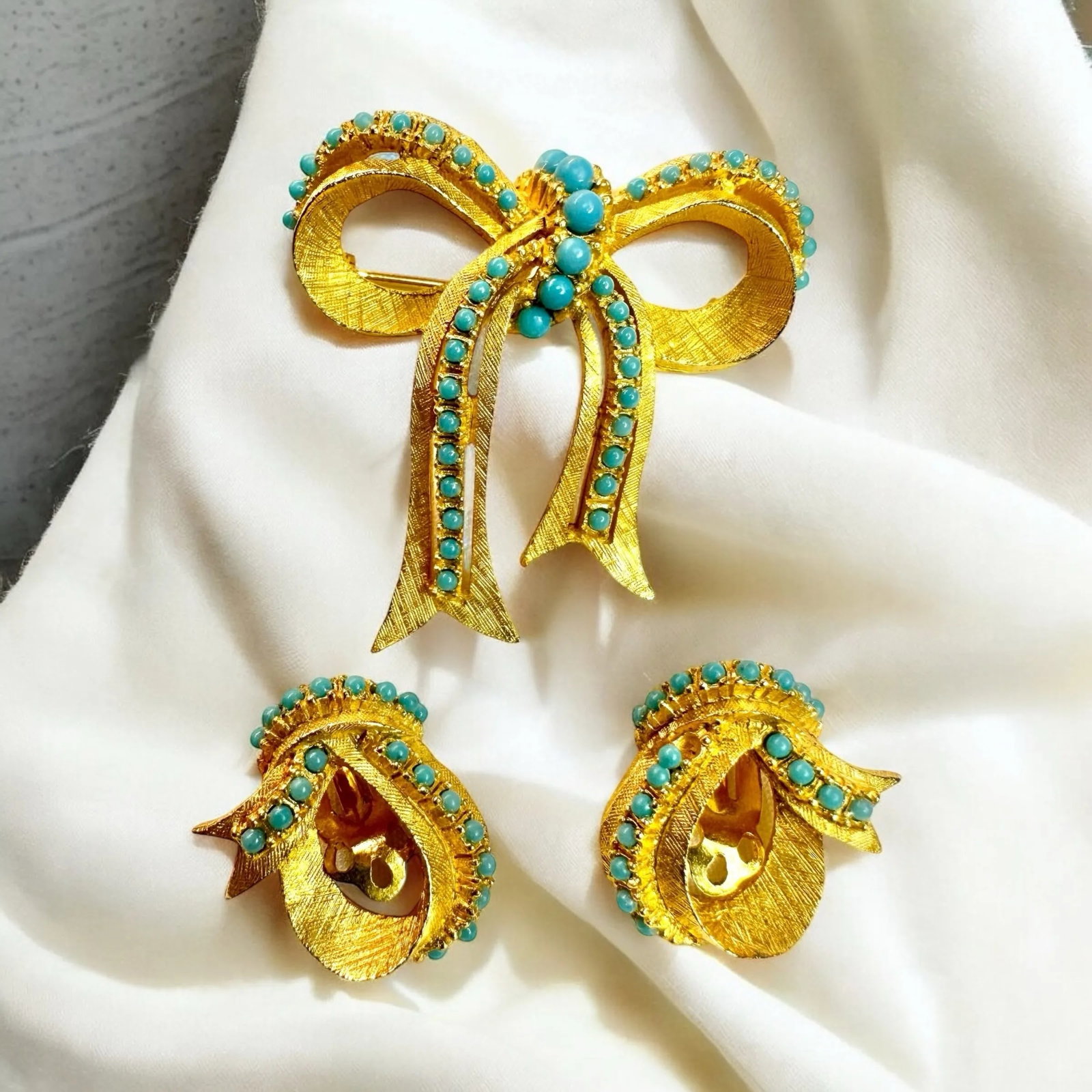 Vintage Jewelry Set by Ballet Jewels Gold Tone Faux Turquoise Brooch Earrings - 3 Pieces - 7