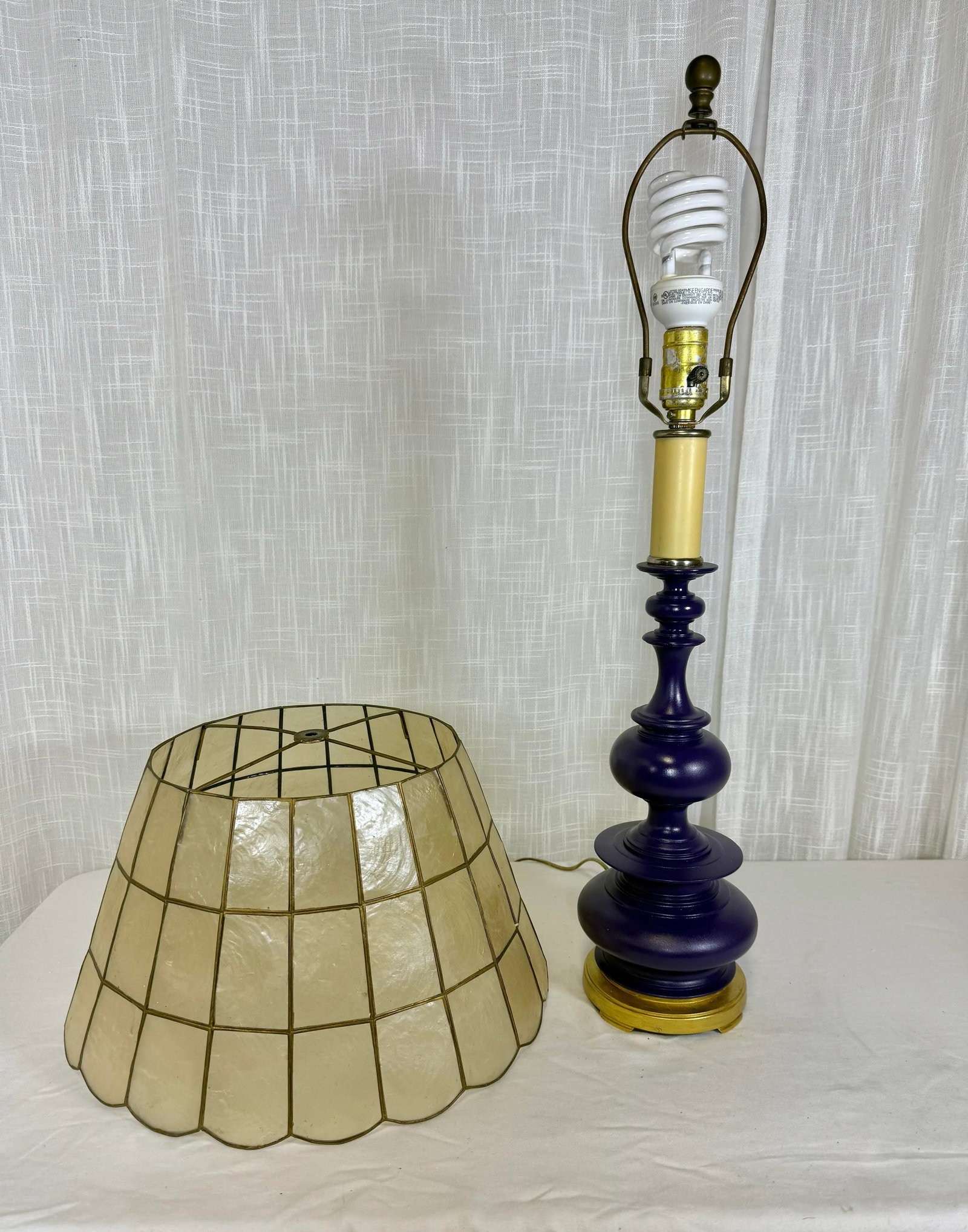 Vintage Stiffel Aubergine Purple Table Lamp With Capiz Shell Shade - Newly Painted - 3