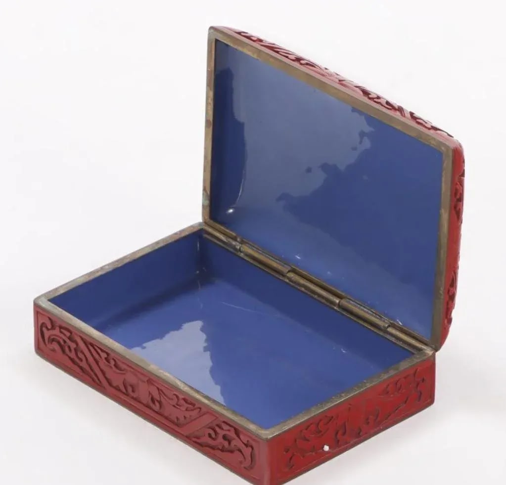 Early 1900s Chinese Cinnabar Lacquerware Set Including Four Boxes, Two Ashtrays and a Vase- 7 Pieces - 4