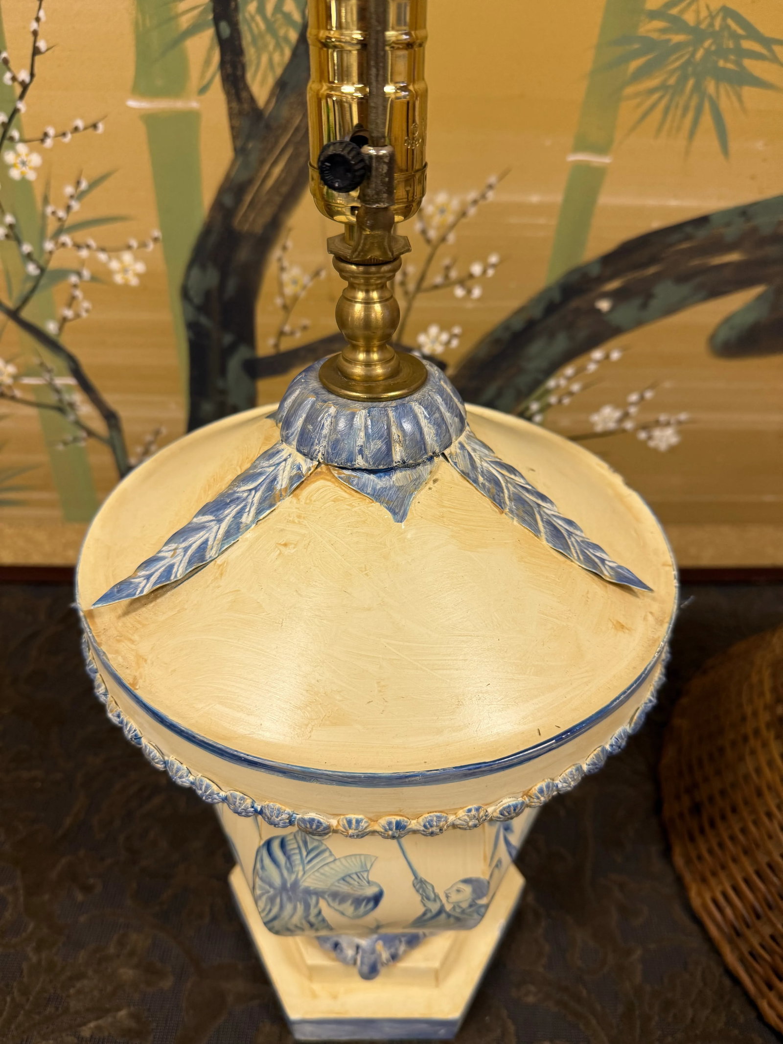 Vintage Chinoiserie Hand Painted Tole Table Lamp With Wicker Shade - 10