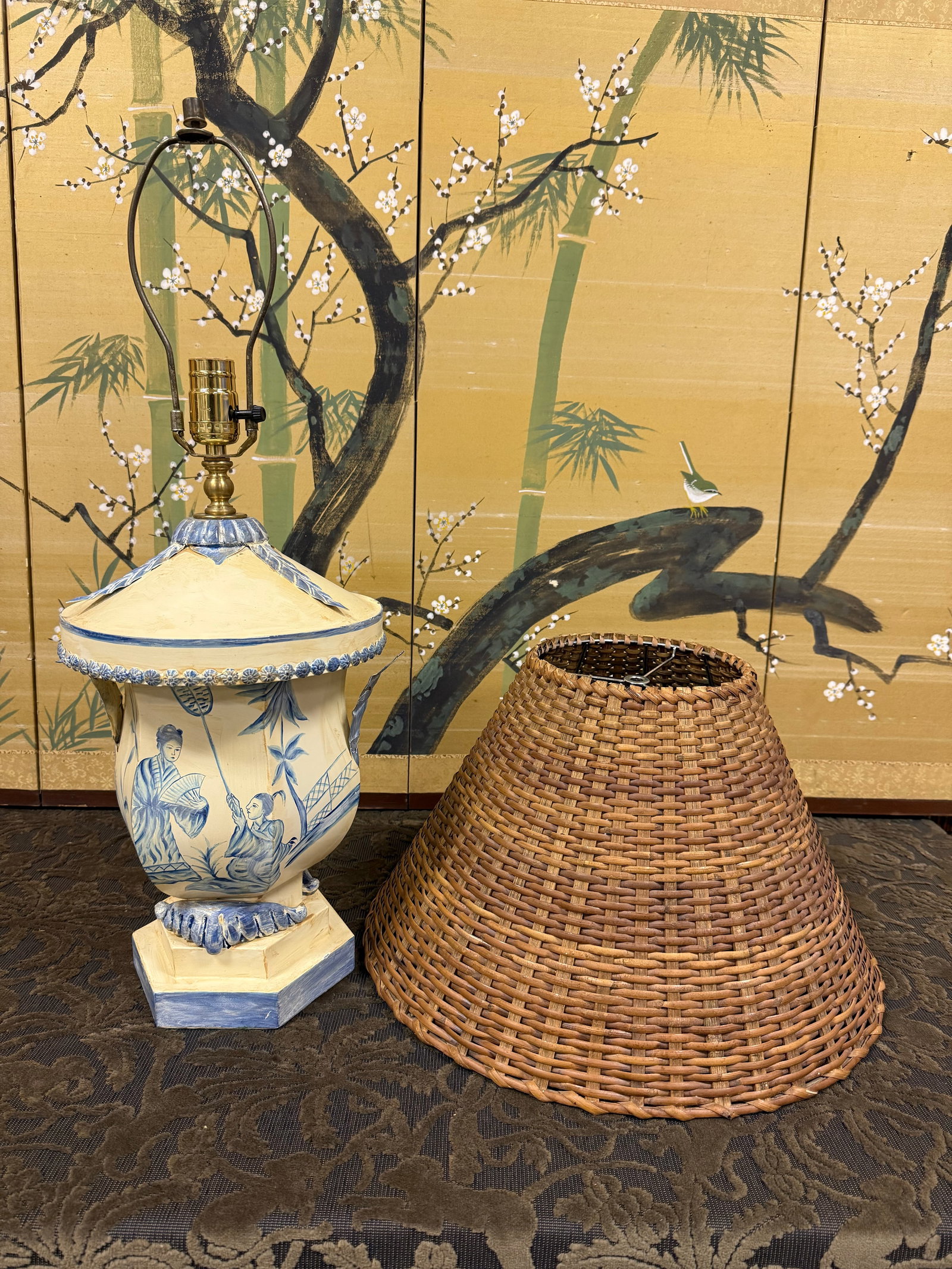 Vintage Chinoiserie Hand Painted Tole Table Lamp With Wicker Shade - 3