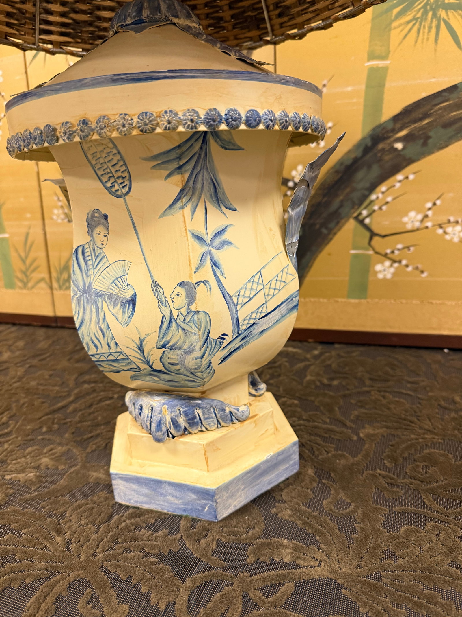 Vintage Chinoiserie Hand Painted Tole Table Lamp With Wicker Shade - 5