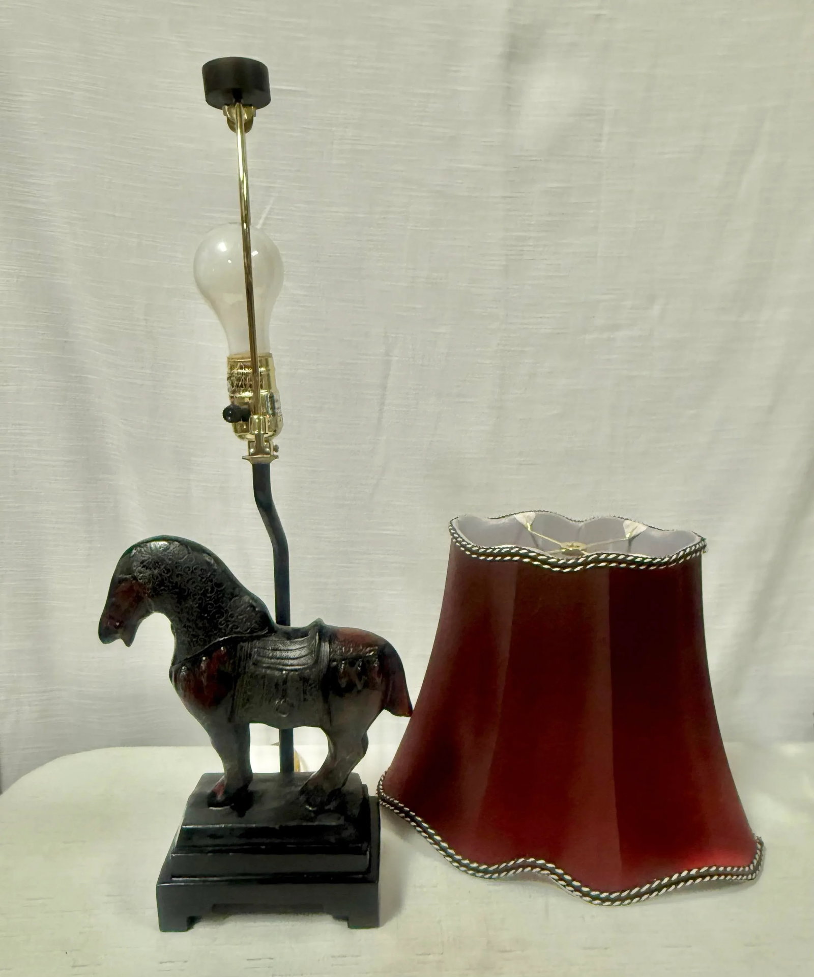 Vintage Mid-Century Modern Tang Horse Table Lamp in Frederick Cooper Style - 3