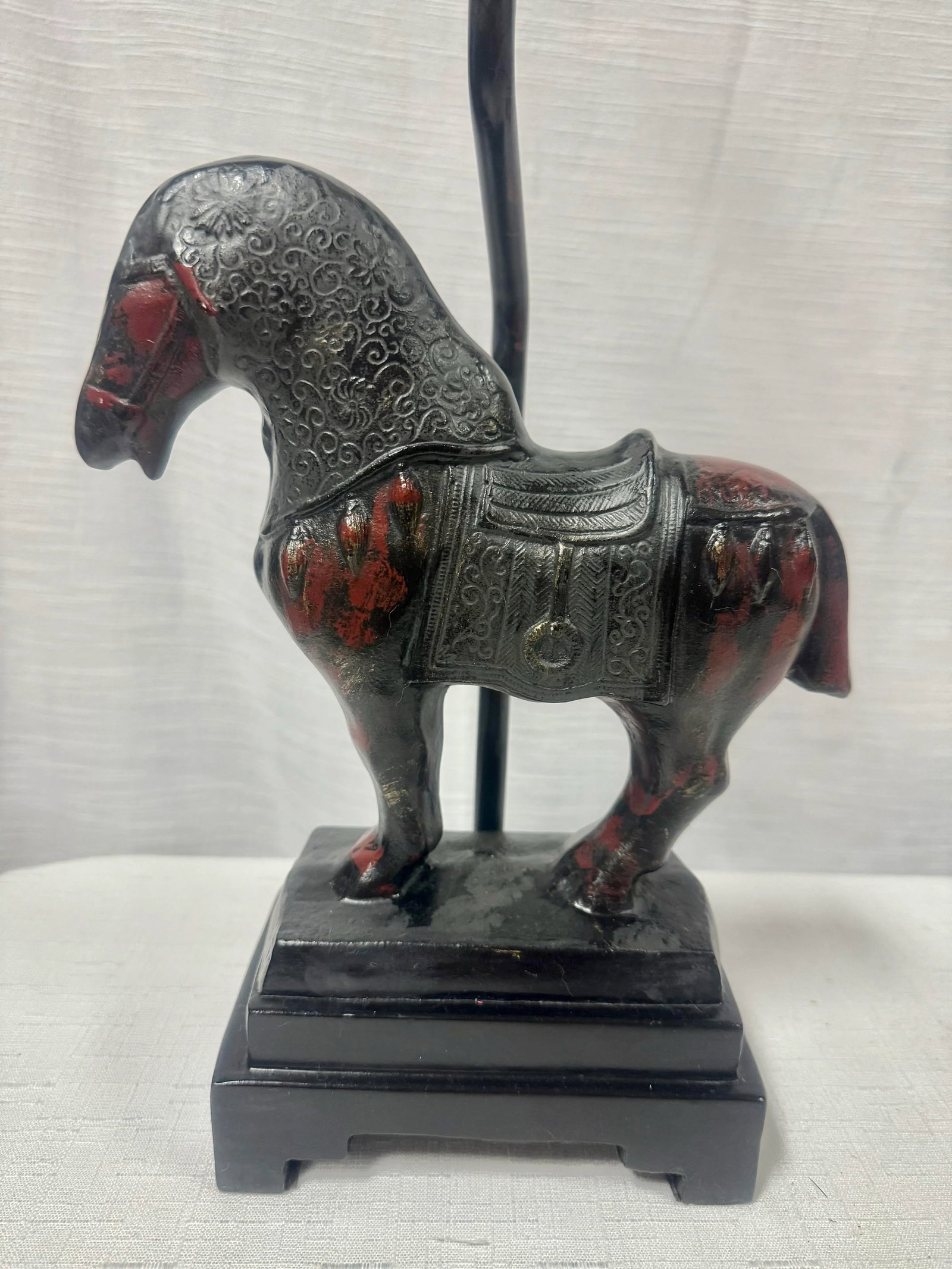 Vintage Mid-Century Modern Tang Horse Table Lamp in Frederick Cooper Style - 6